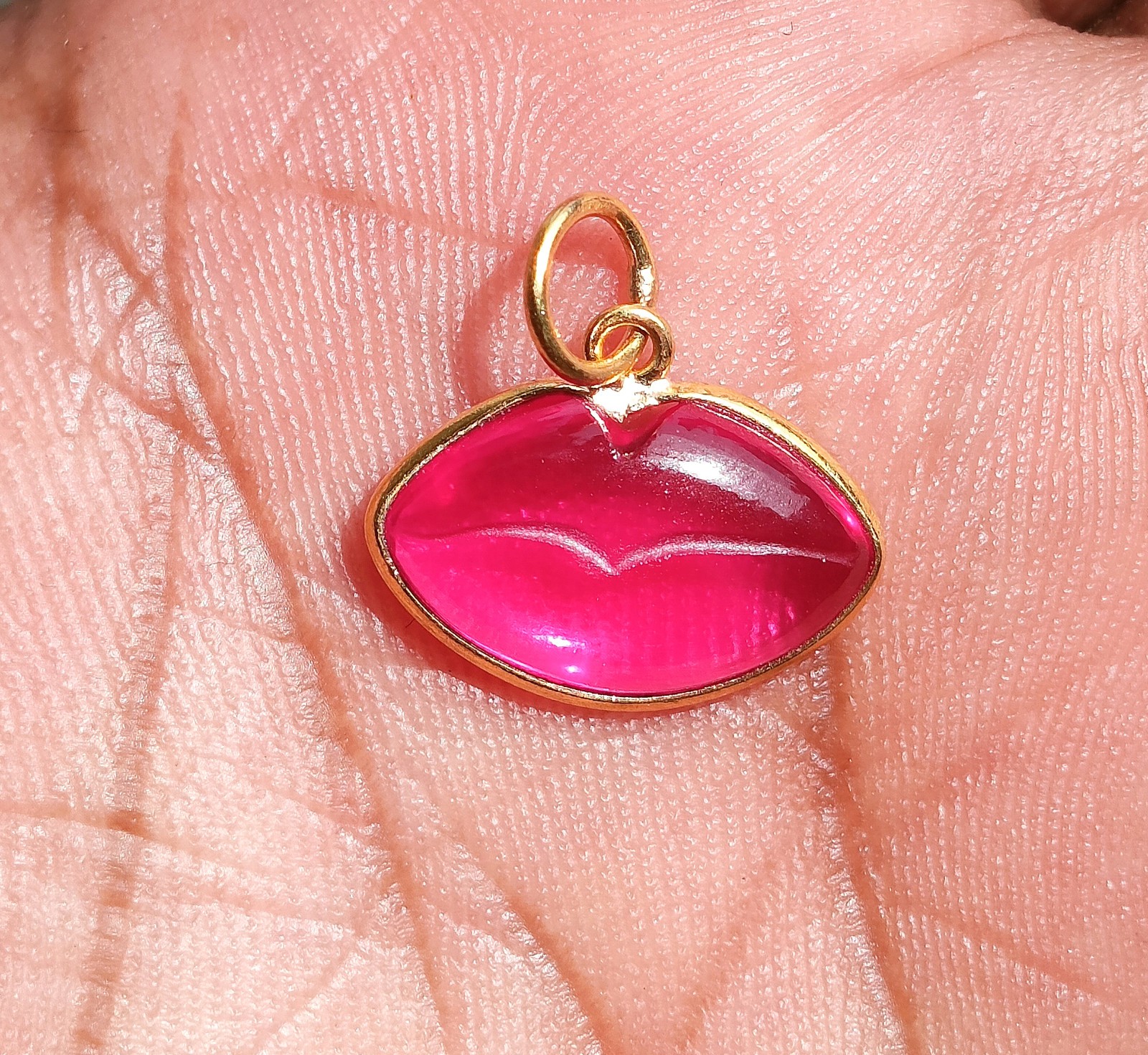 Ruby Lips Charm Pendant – 18k Solid Gold Handmade Dainty Jewelry