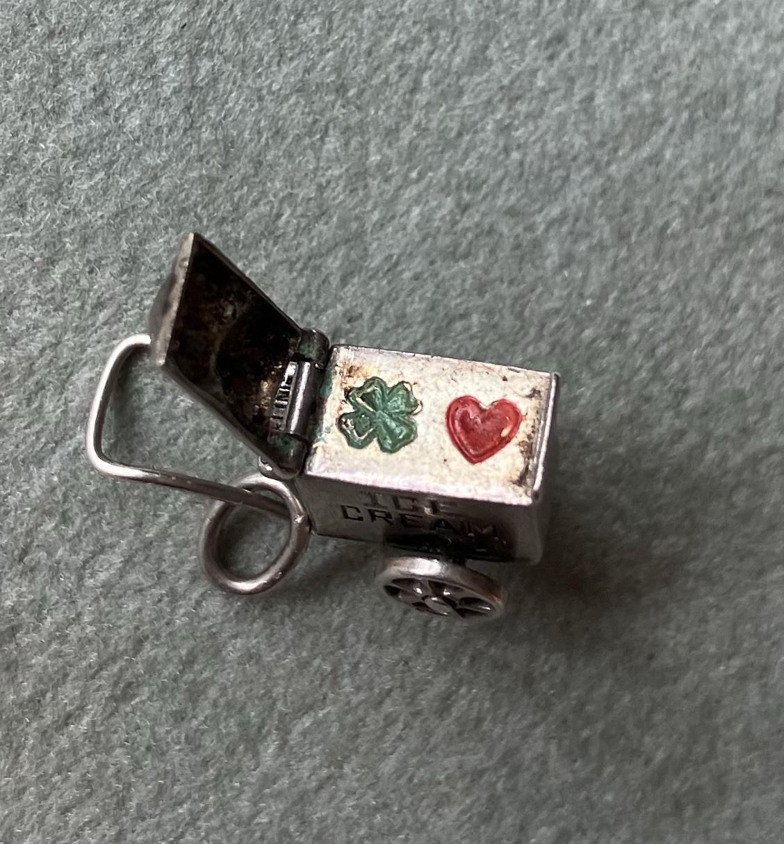 Vintage Sterling Silver Charm Ice Cream Cart Mechanical Opens To Heart Clover