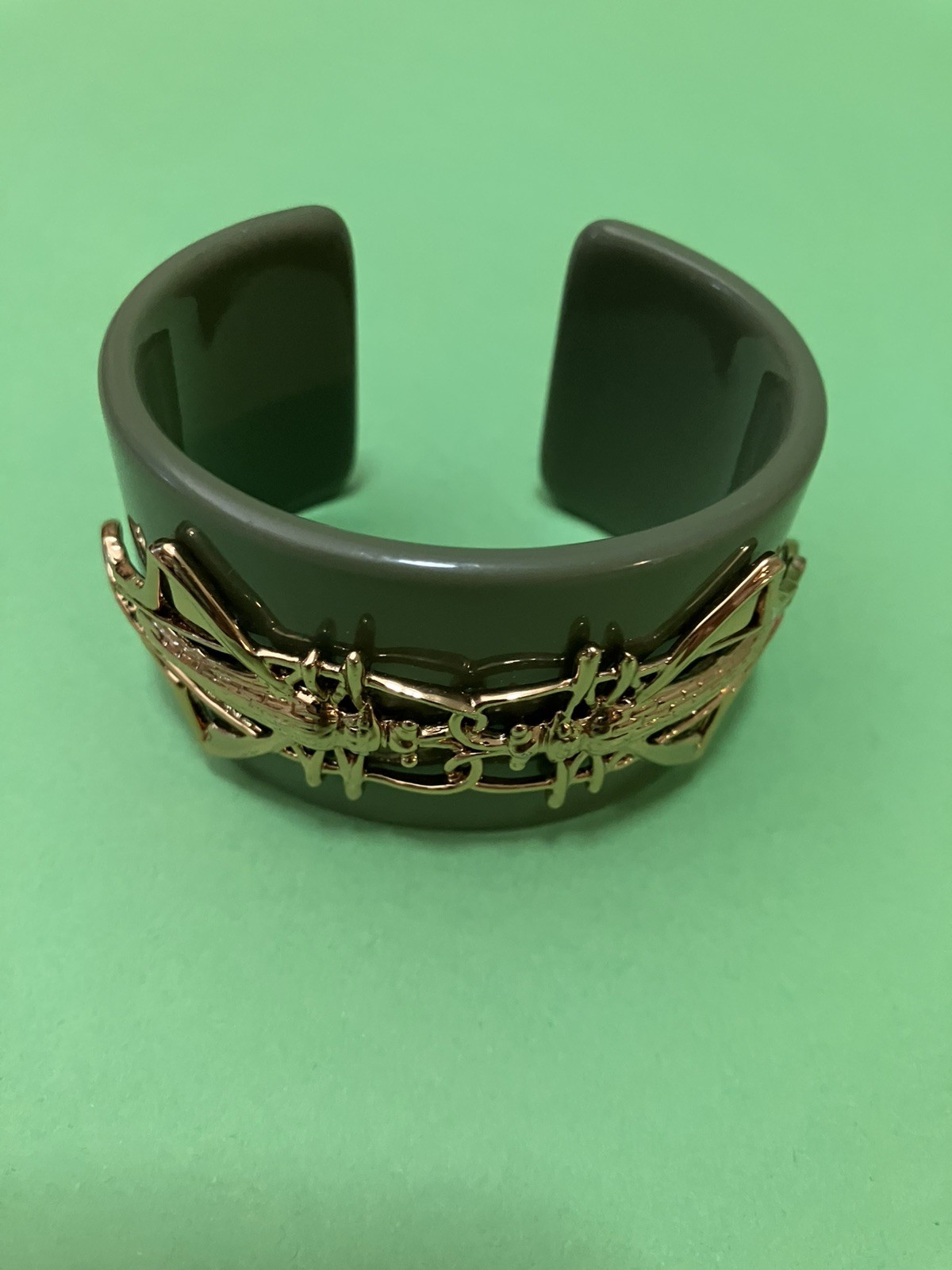Tory Burch Green Grasshopper Cuff Bracelet Resin & metal Signed fits small wrist