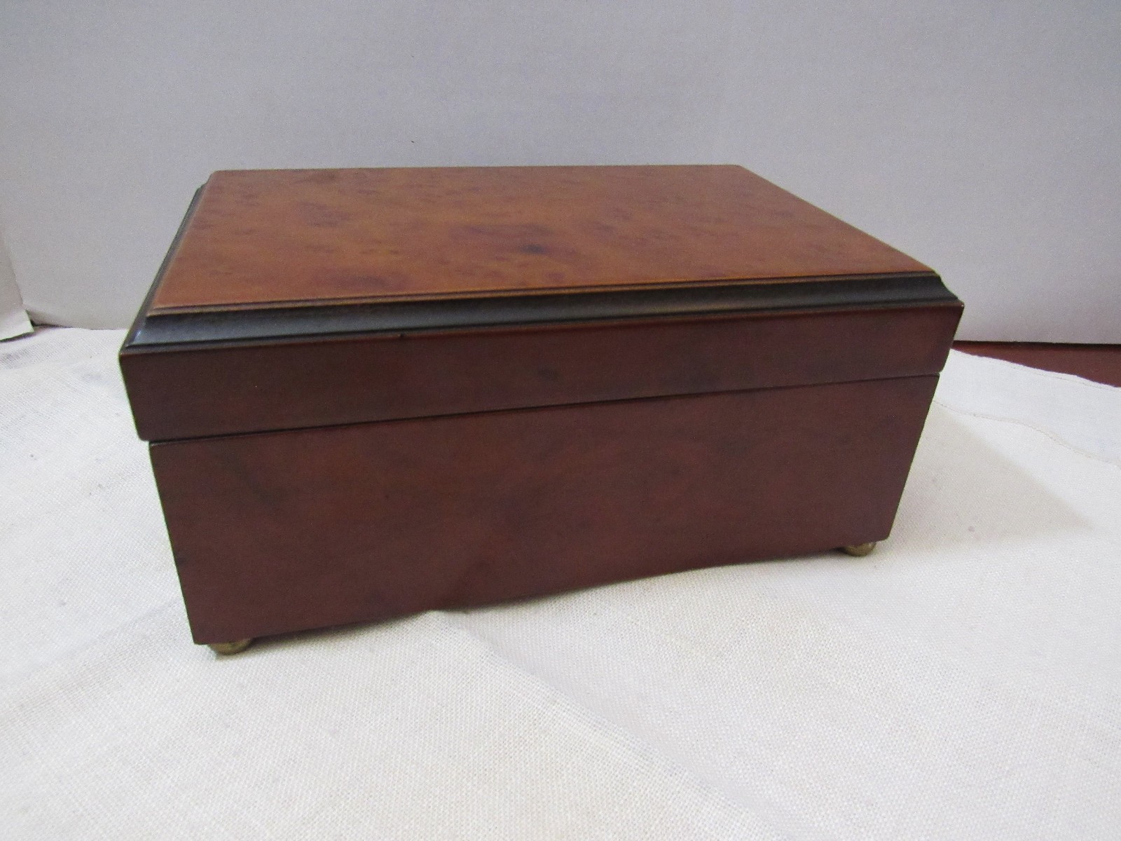 1992 Bombay company wood jewelry box with music box