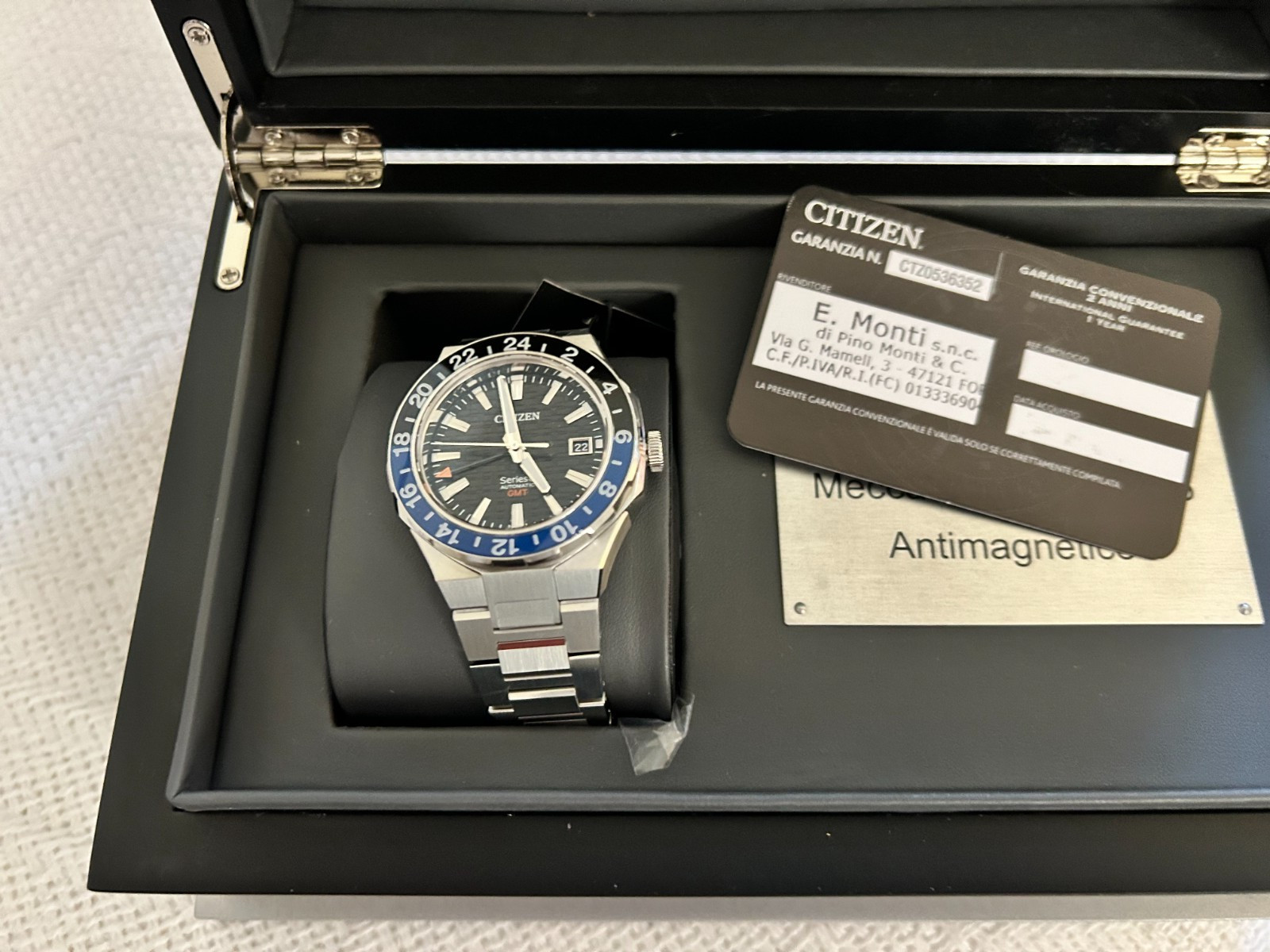 Citizen Watch 880 Series 8 GMT Blue / Black Bezel Batman NB6031-56E TRUE GMT !!!