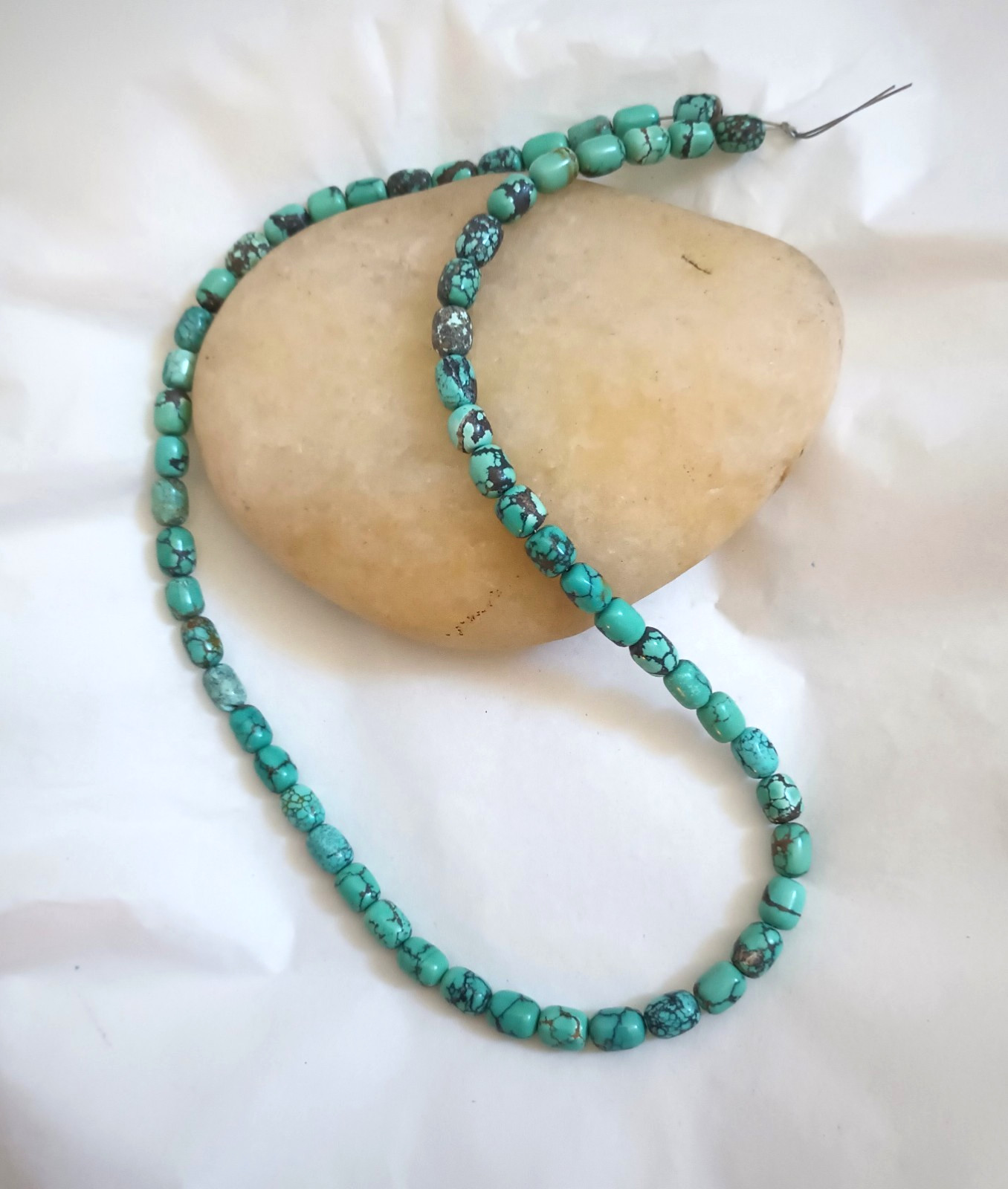 OLD STOCK HI-GRADE HUBEI TURQUOISE 5-6 x 7-8MM BARREL BEADS – 17.75″ – 2732E
