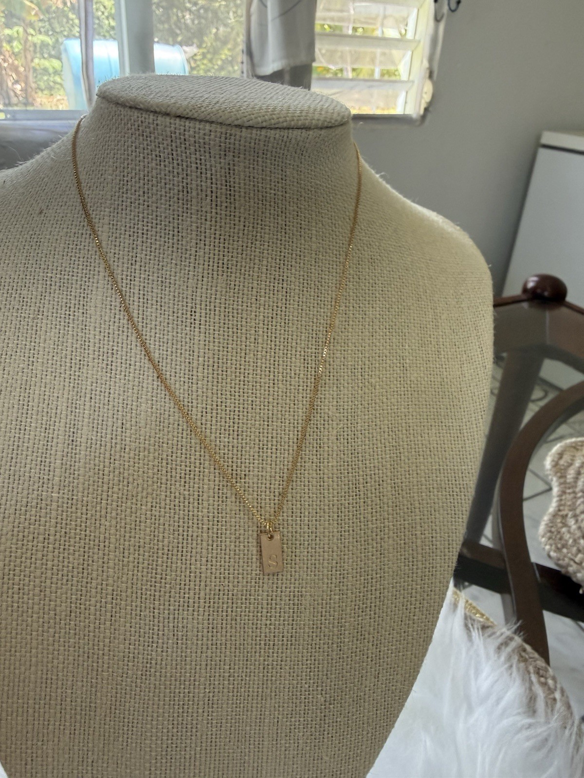 Gold Tone Metal Cable Chain Rectangle Charm Pendant Necklace No Stone