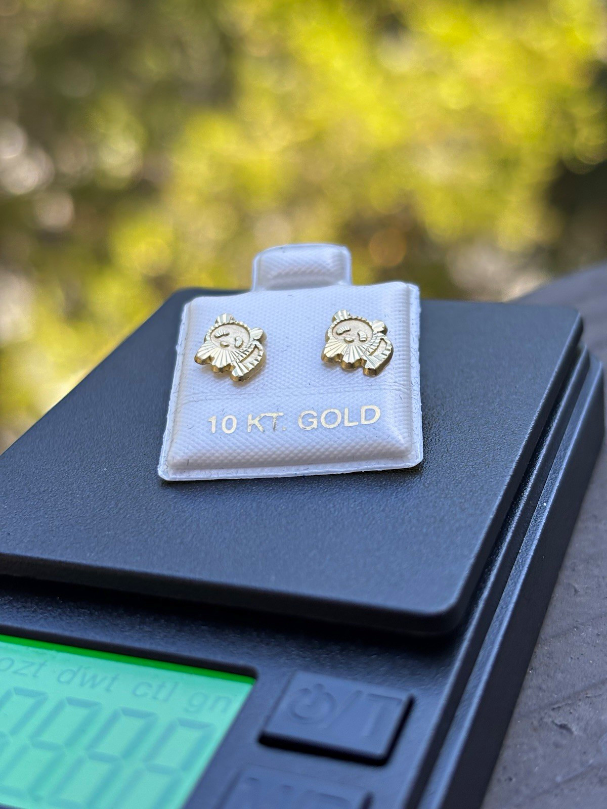 Earrings with 10 carat panda figure, beautiful stoneless earrings