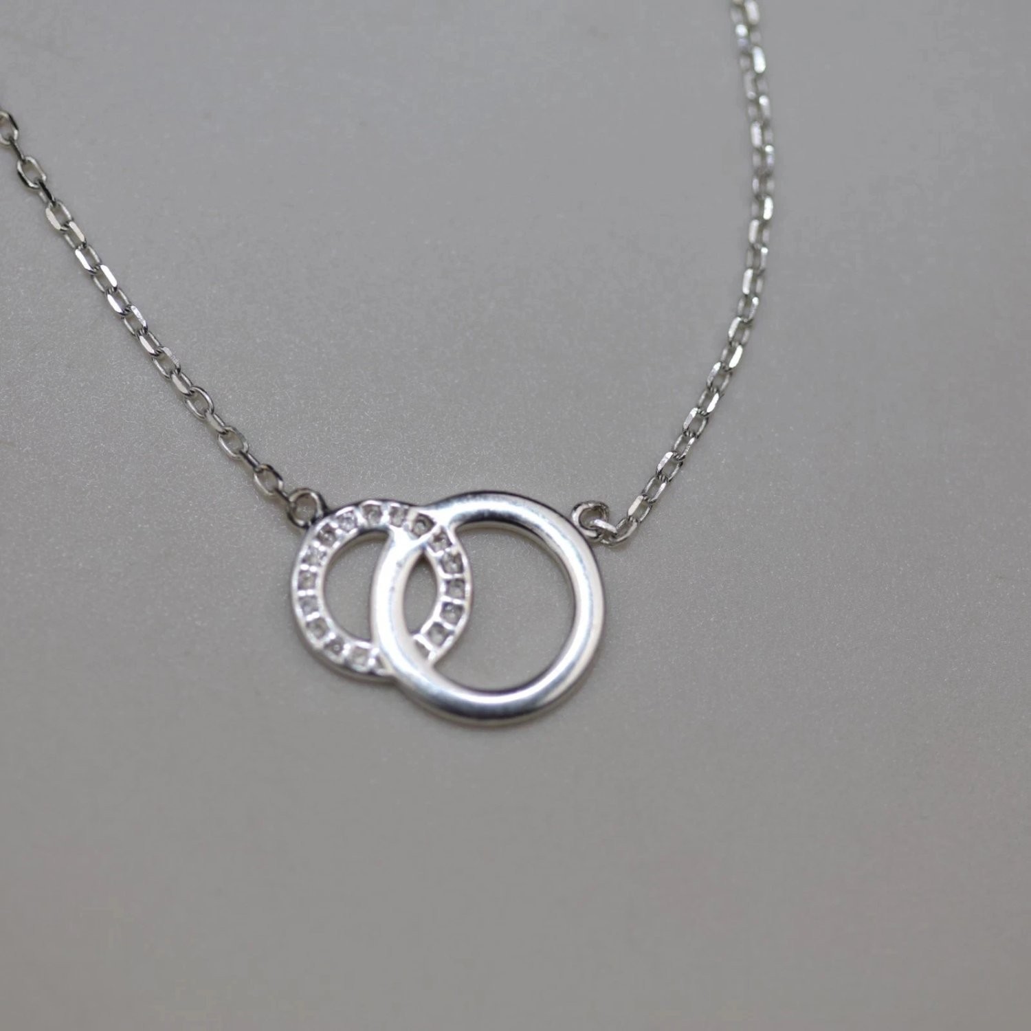 Lacn Necklace 16-18 Inch Silver Sterling Interlocking Rings Pendant