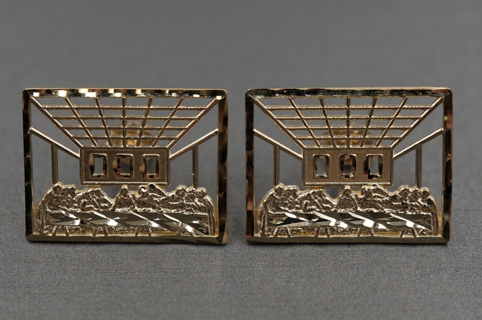 10K Solid Yellow Gold 0.8″ Diamond Cut Square Last Supper Stud Earrings.