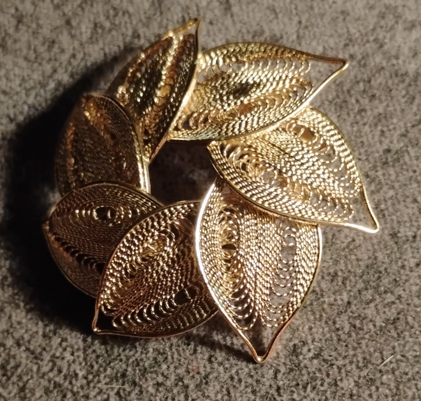 Gold Tone Textured Leaf Wreath Cluster Brooch Pin, Metal, No Stone