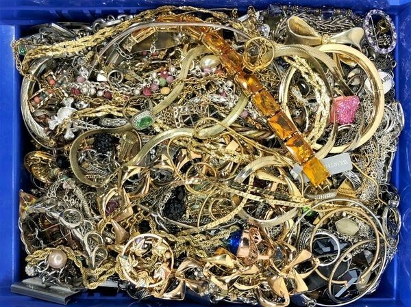 FREE SHIP 3 LBS Huge Lot Jewelry VTG Now Rhinestone Harvest Brooch Art FUN HUNT!