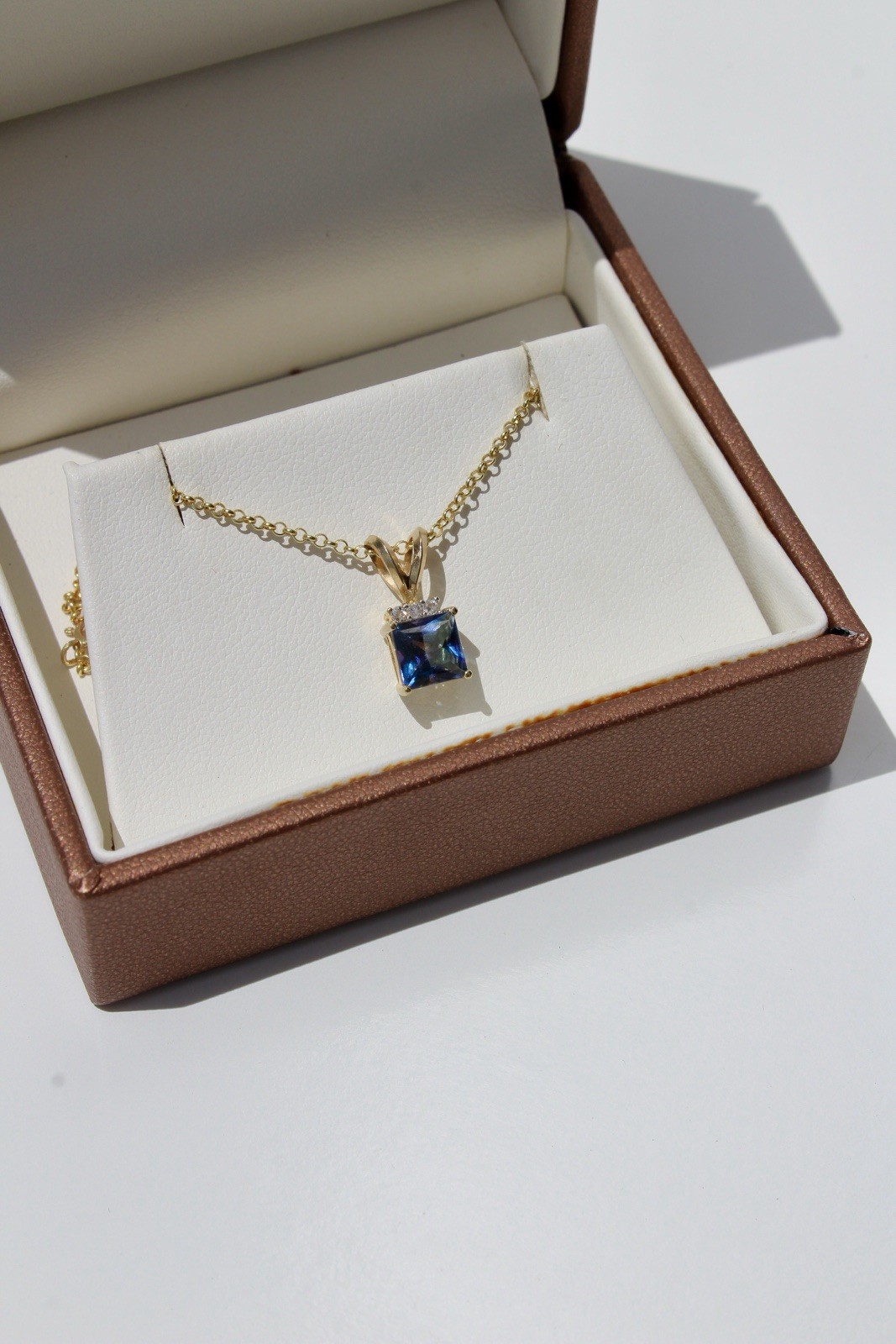 Alexandrite & Diamond Pendant, 1.37 Carats 10K Gold