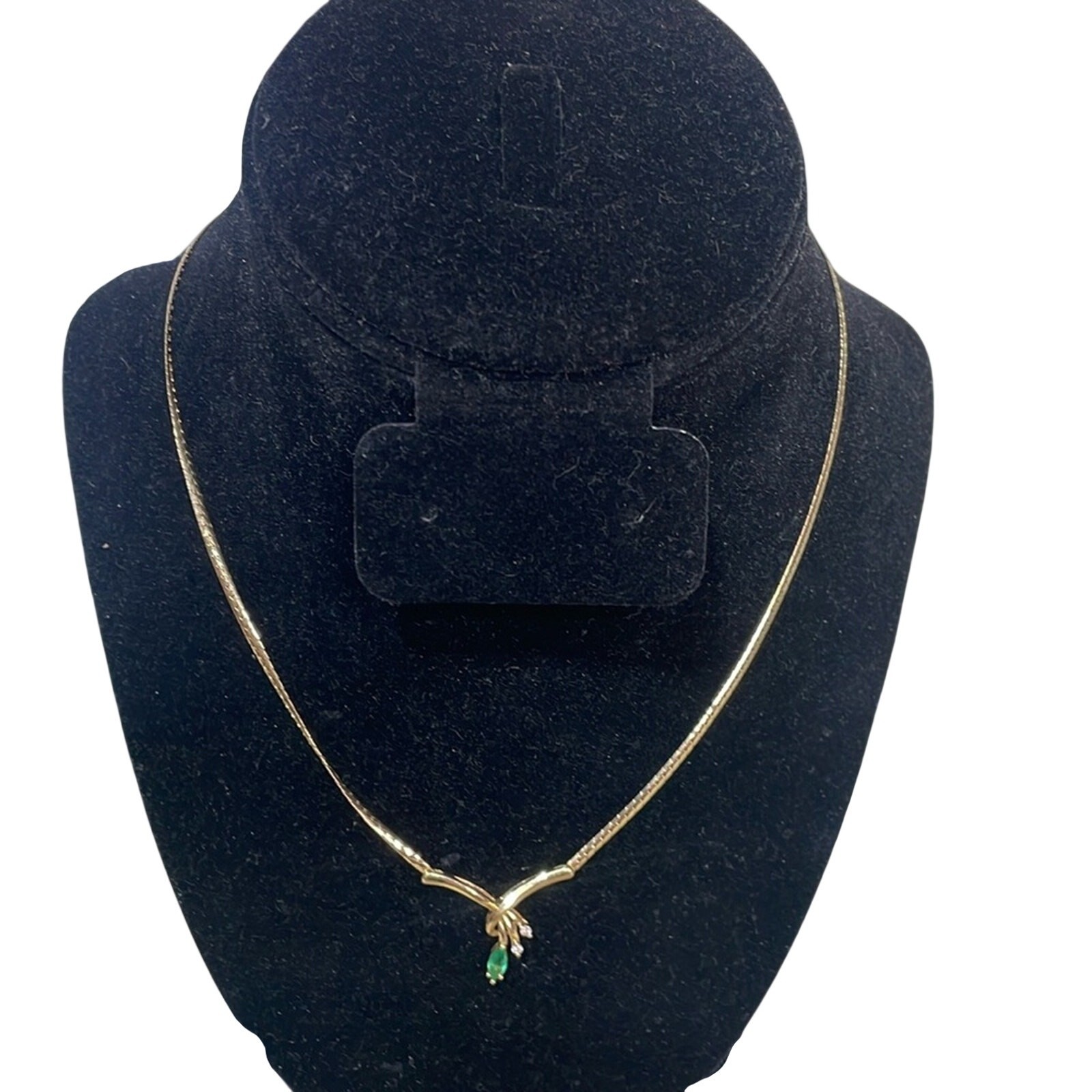 14k Solid Gold Necklace With‎ green Emerald 5.3 Grams