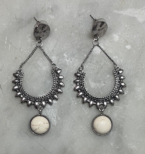 1 Pair of Earrings