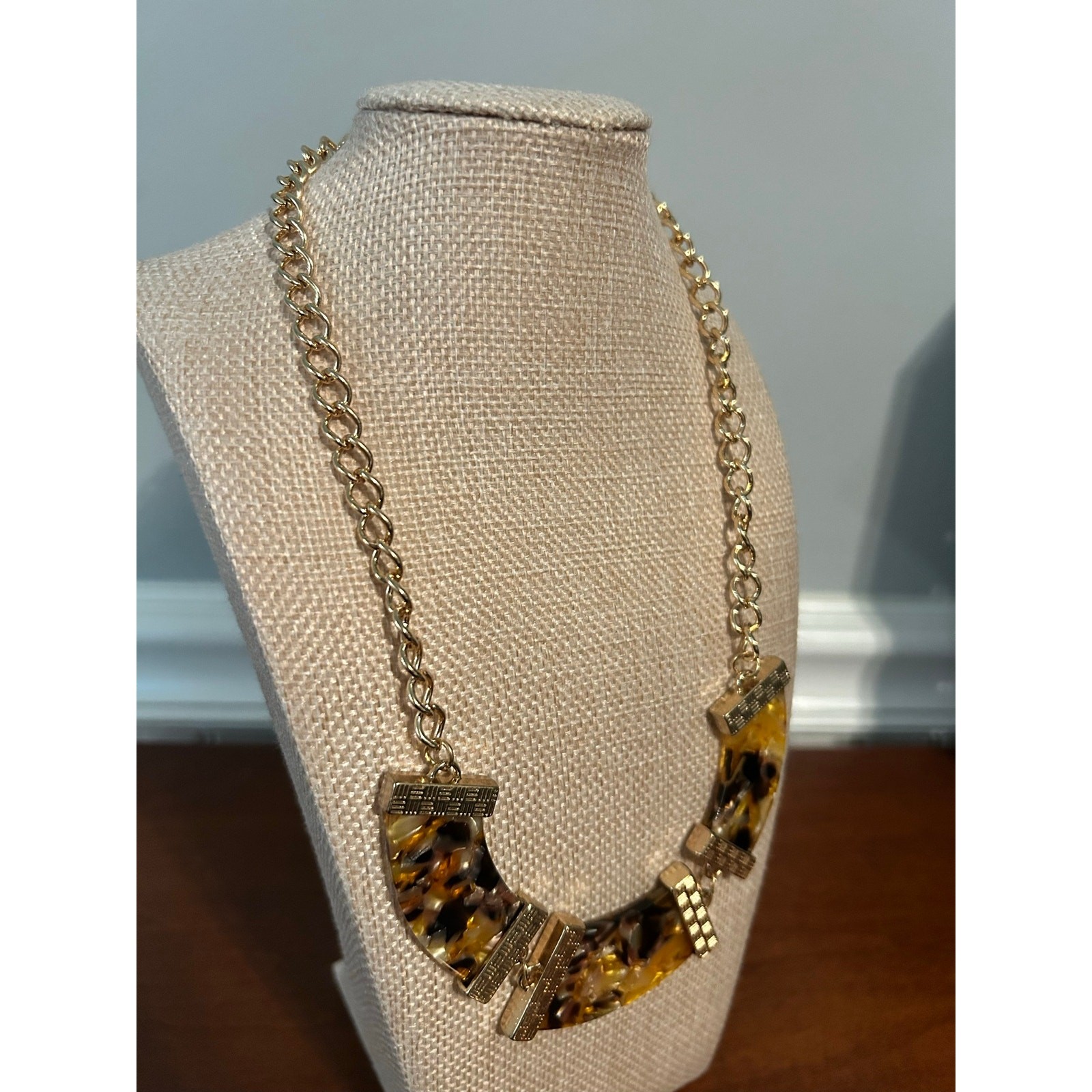 Vintage Style Tortoise Shell Acrylic Statement Choker Necklace Gold Tone 14-16″
