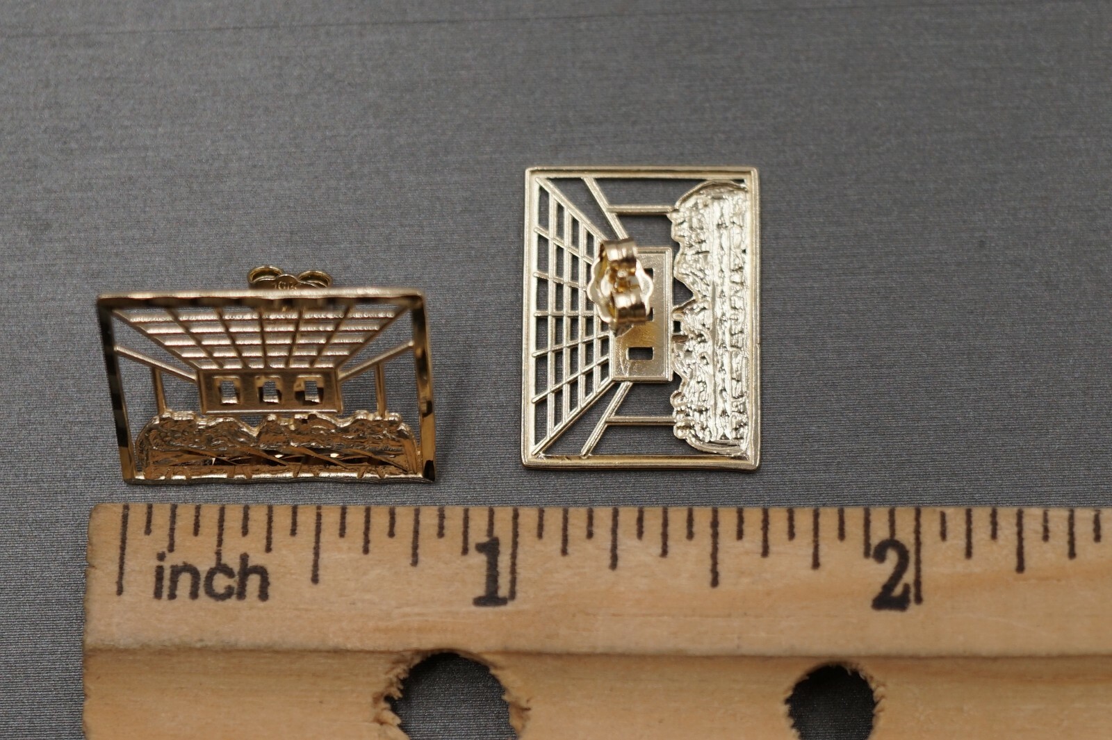 10K Solid Yellow Gold 0.8″ Diamond Cut Square Last Supper Stud Earrings.