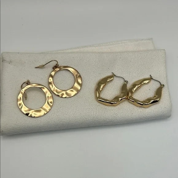 Classic Textured Hoop Earrings Qty 2 Gold-tone Unsigned Dangle Drop Everyday