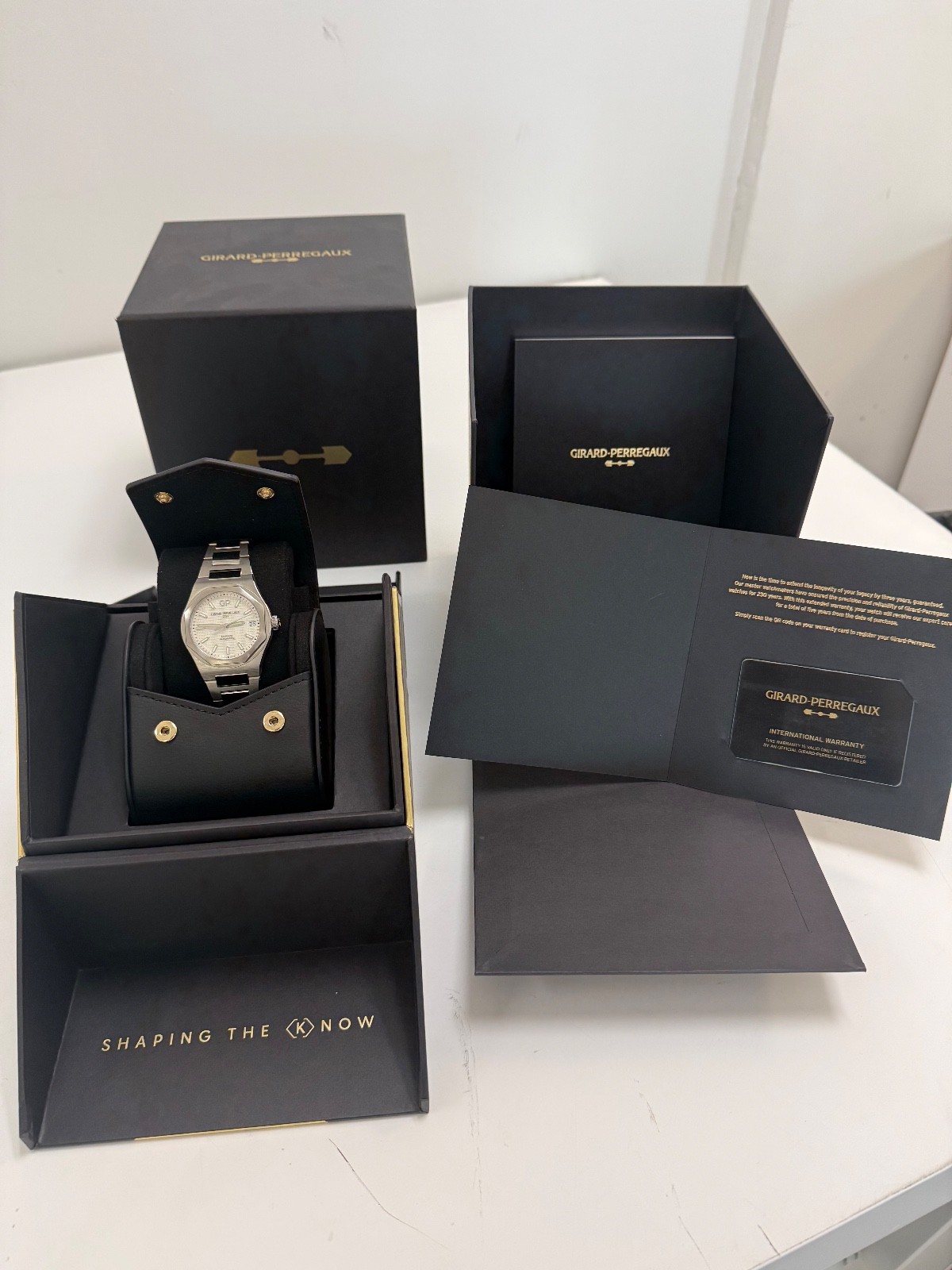 Girard-Perregaux Laureato Silver Men’s Watch 42mm – 81010-11-131-11A