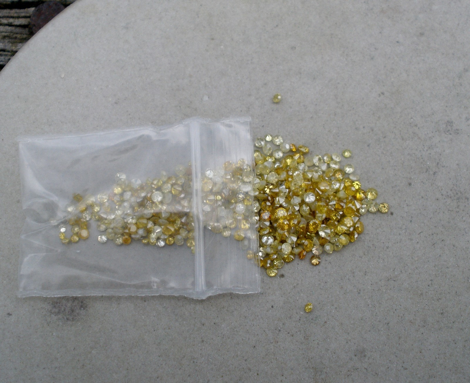 over 1/4 ct yellow natural diamond loose faceted rounds 1.5mm each