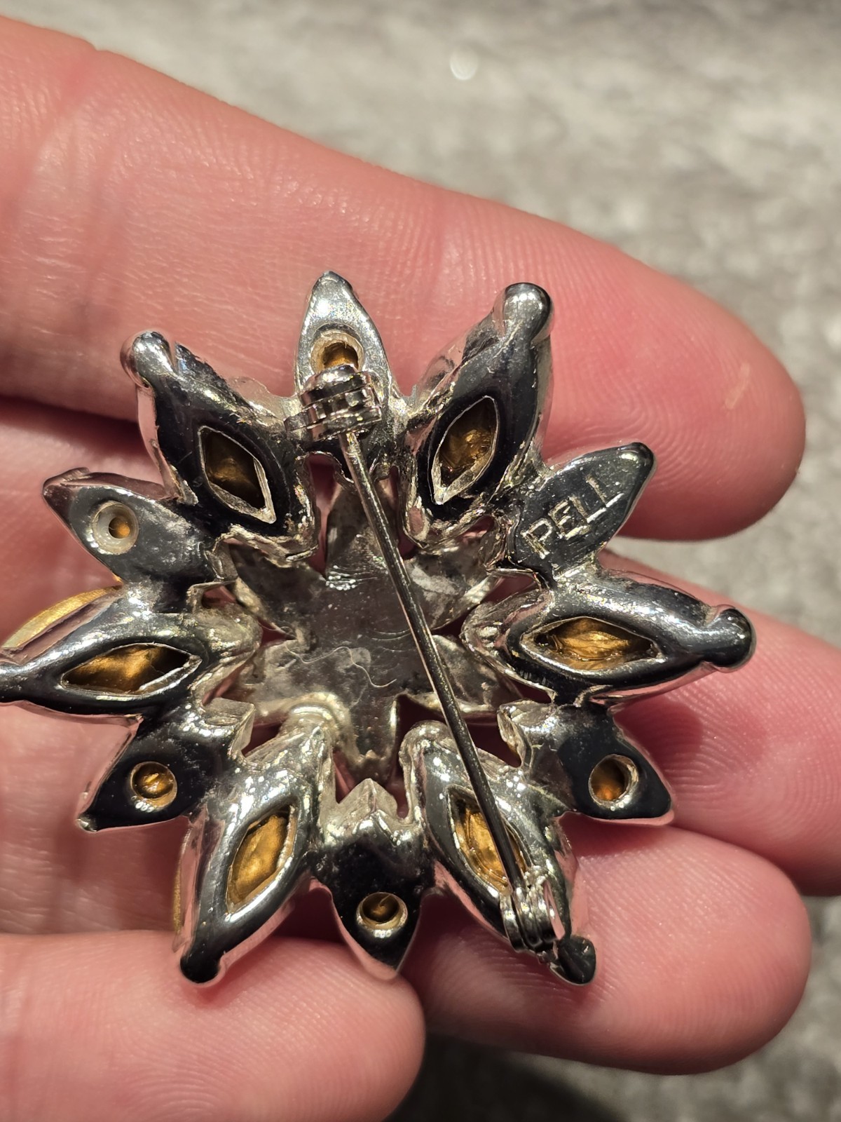 Pell Signed Silver Tone Clear Rhinestone Flower Cluster Brooch Pin Metal