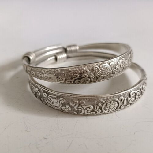 A Pair Old Chinese tibet silver handcarved Auspicious patterns Bracelets
