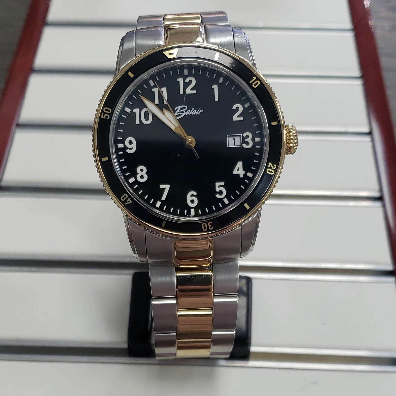 Belair Analog Wristwatch Black Dial