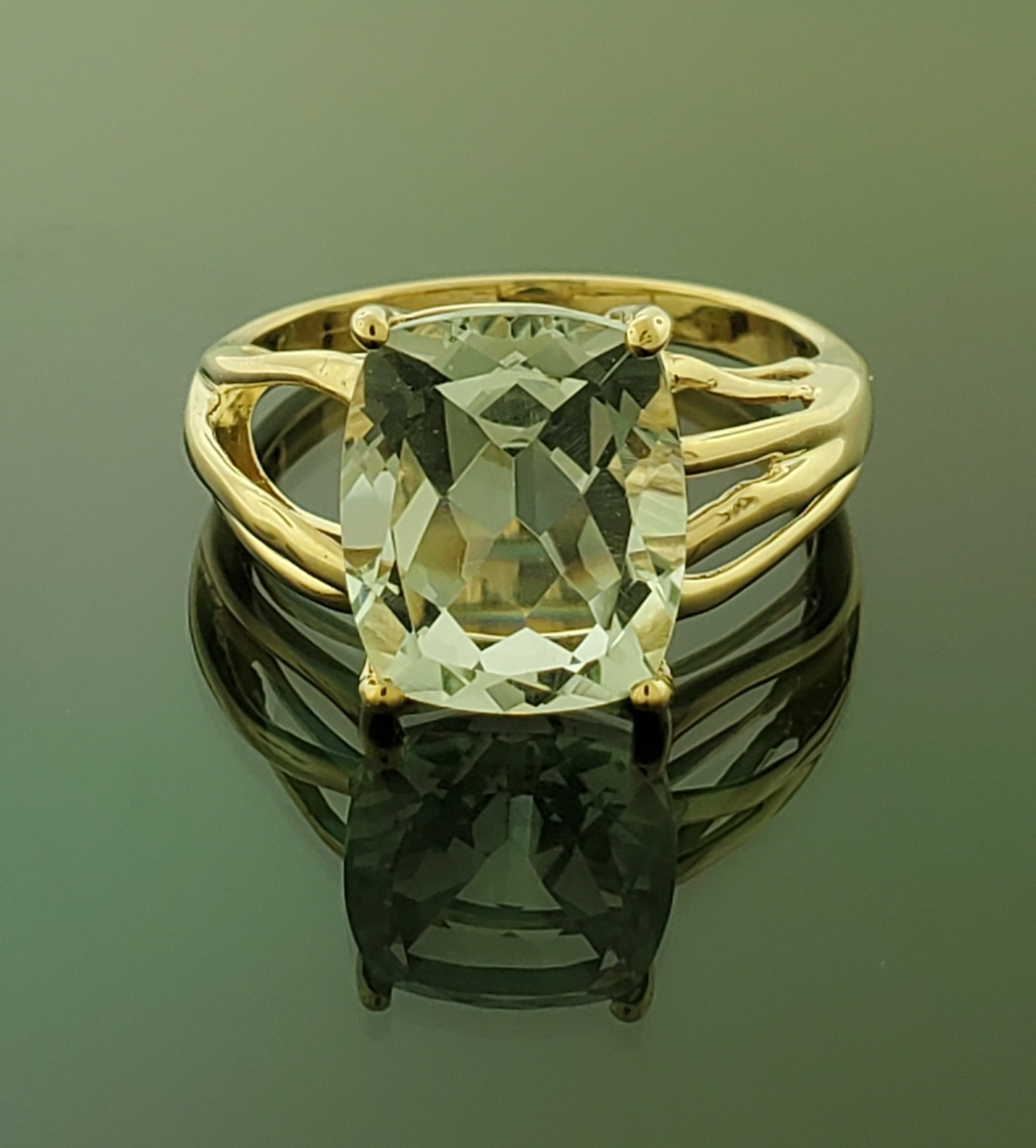 Natural 4.65 Cushion Light Blue Green Ladies Yellow Gold Ring