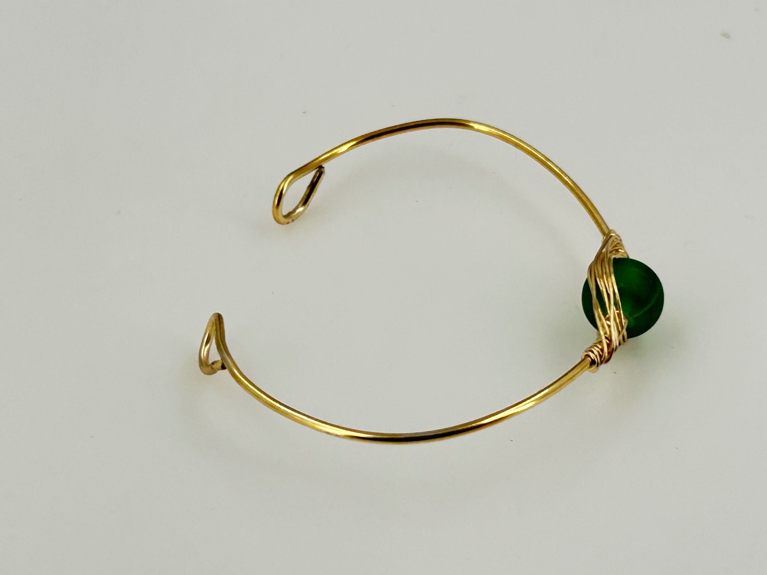 Handcrafted Wire Wrapped Gold Tone Bracelet with Green Glass Bead 6.5in