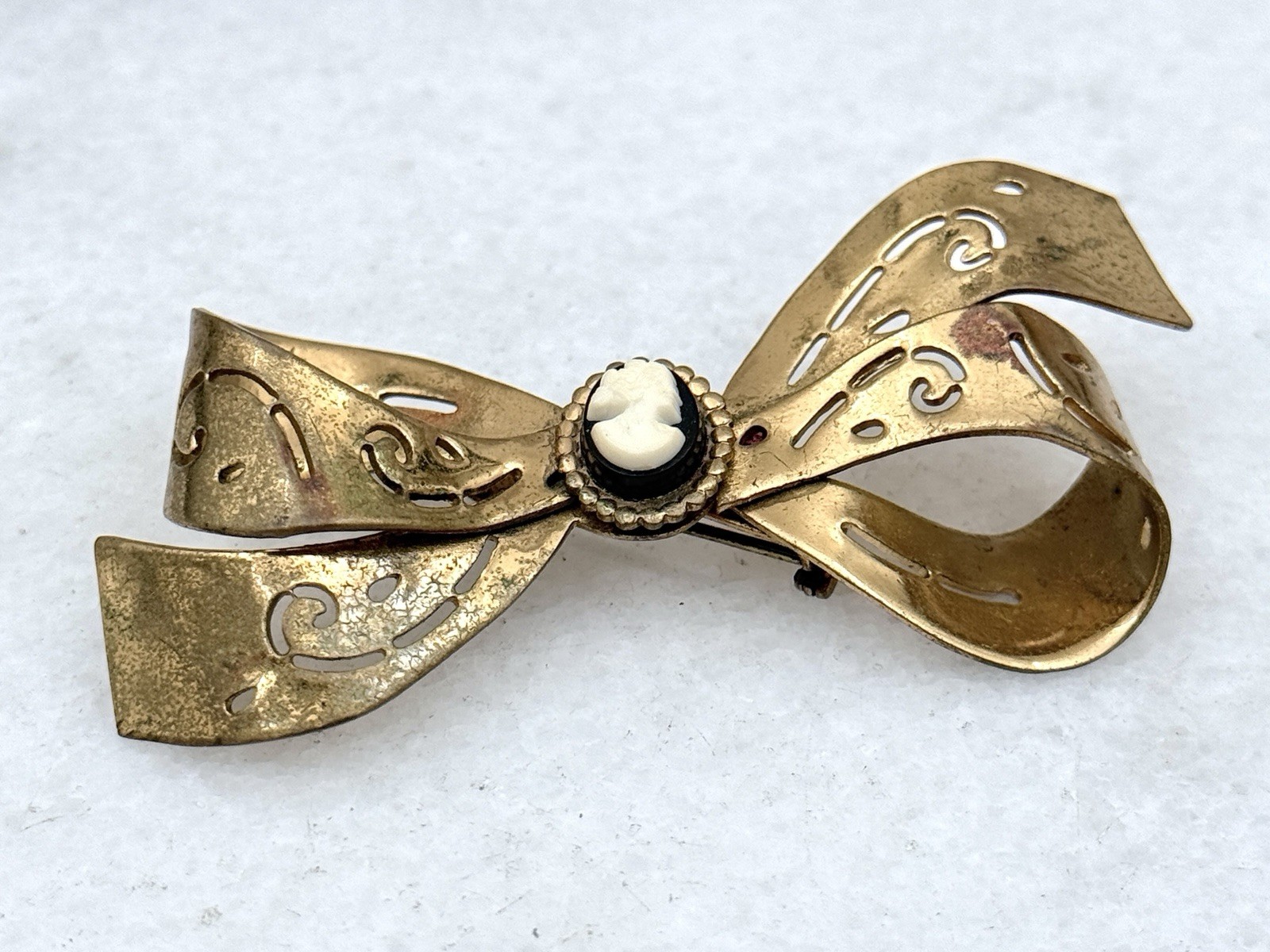 Coro Cameo Brooch Pin Gold Tone Victorian Revival Bow Vintage
