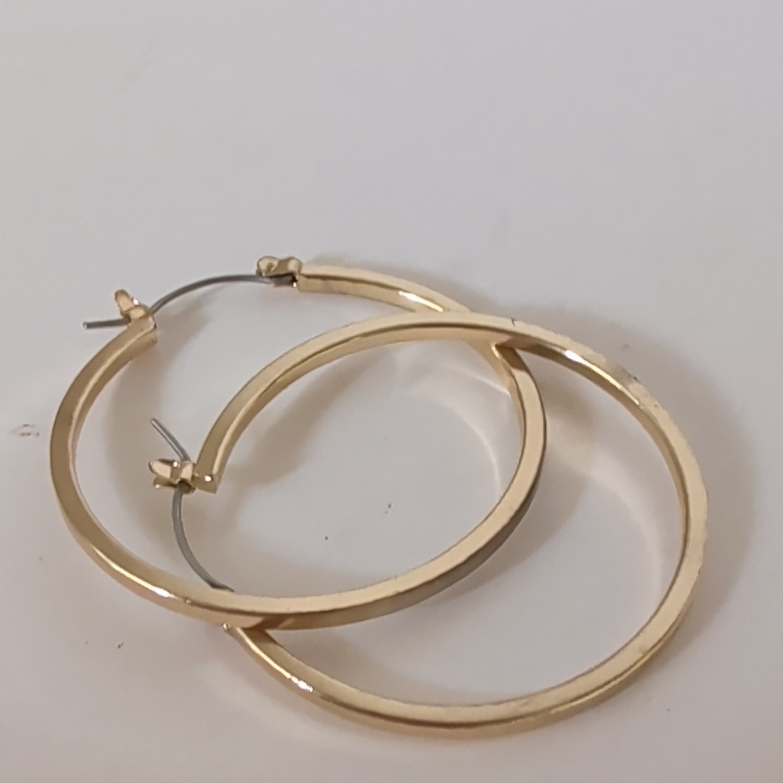 Gold Tone Round Hoop Earrings Latch Back Closure Metal Lobe No Stone