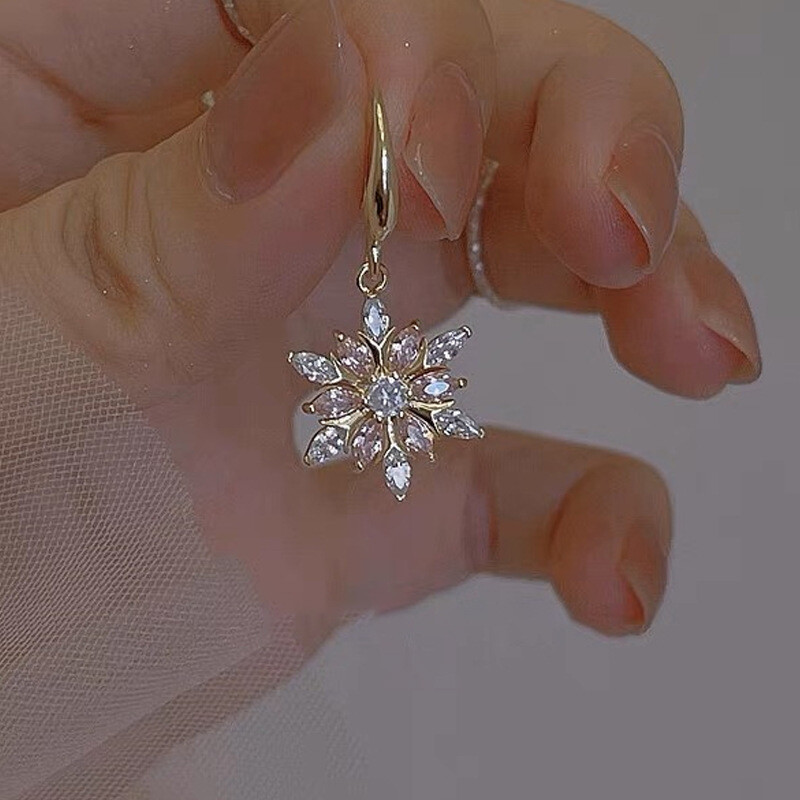 Total of Exquisite Delicate Minimalist Snowflake Shaped Alloy Dangle Earrings