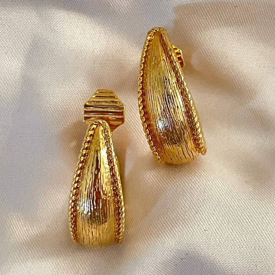 Vintage Signed Monet Gold Tone Textured Ribbed Teardrop Clip-on Earrings