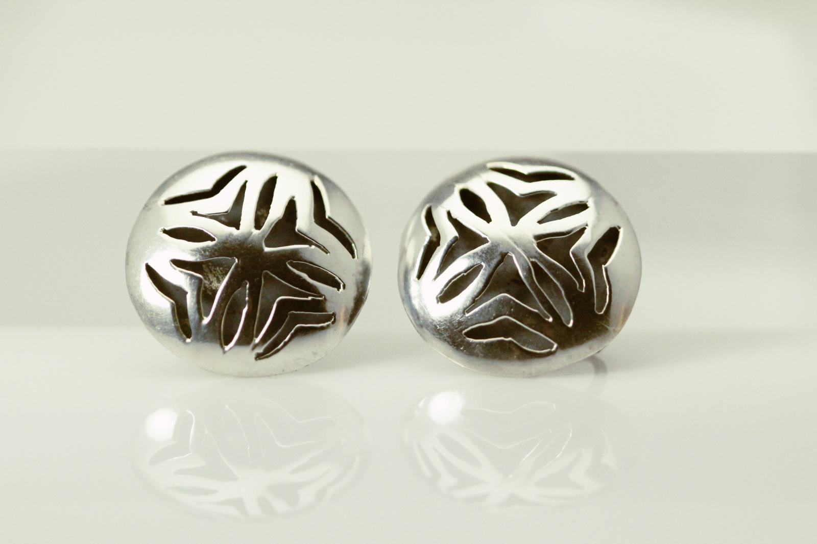 925 Sterling Silver Vintage Round Non-Pierced Screw Back Earrings 7.4g (EAR5623)