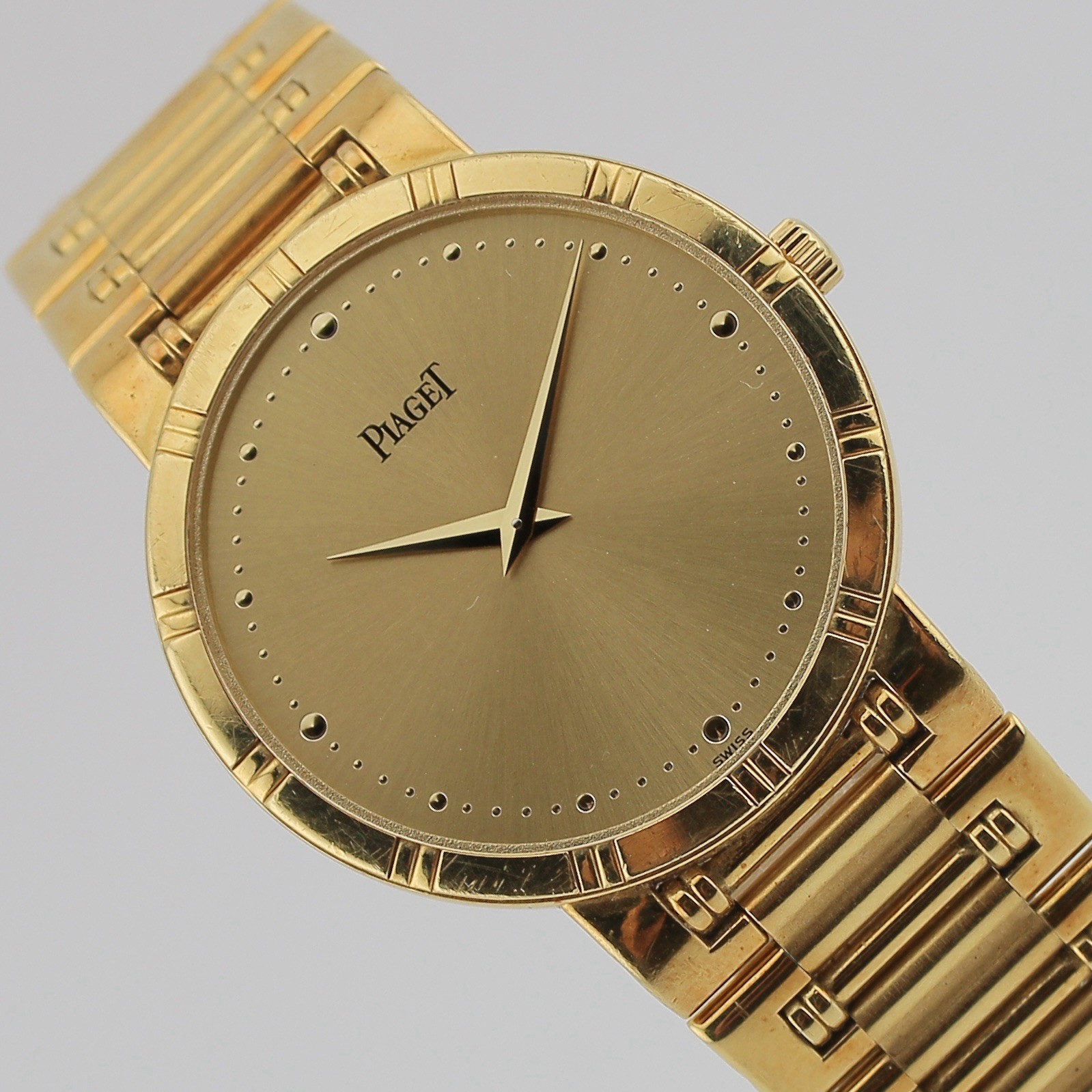 Piaget Dancer 84023 31mm 18K Yellow Gold Quartz Vintage Watch