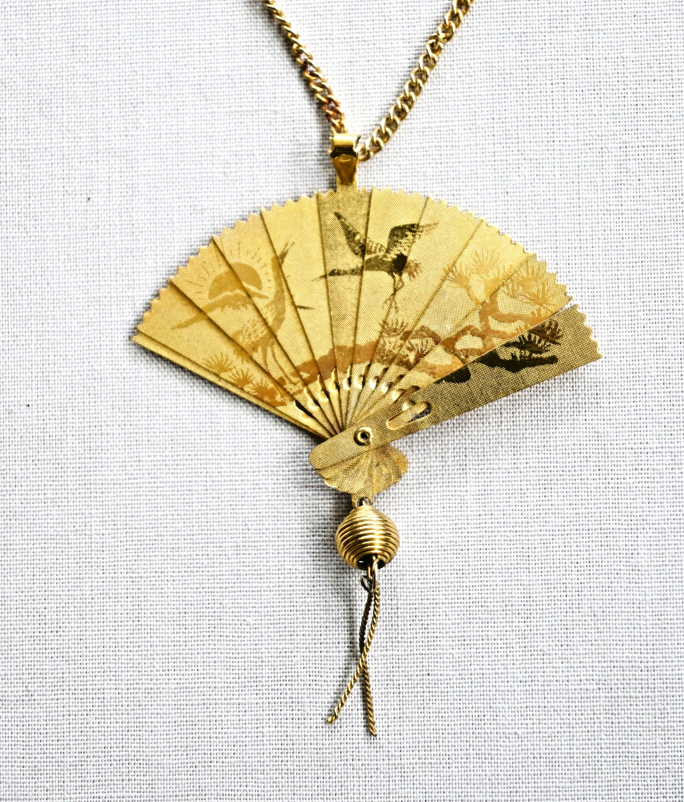 Vintage Asian Crane Phoenix Bird Foldable Fan Gold Tone Pendant Necklace