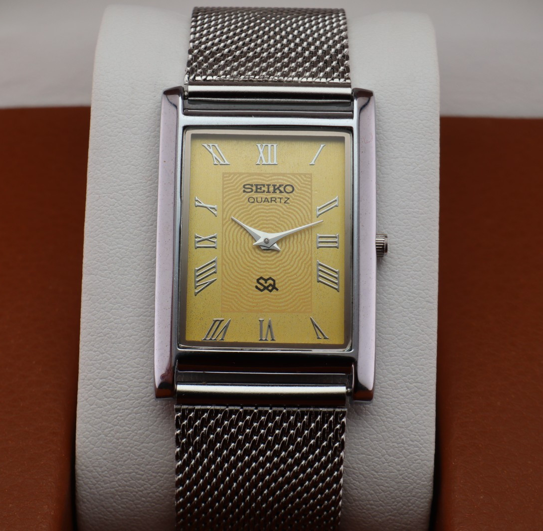 Vintage Seiko Slim Quartz Men’s Wrist Watch Yellow Dial with Silver Mesh Band