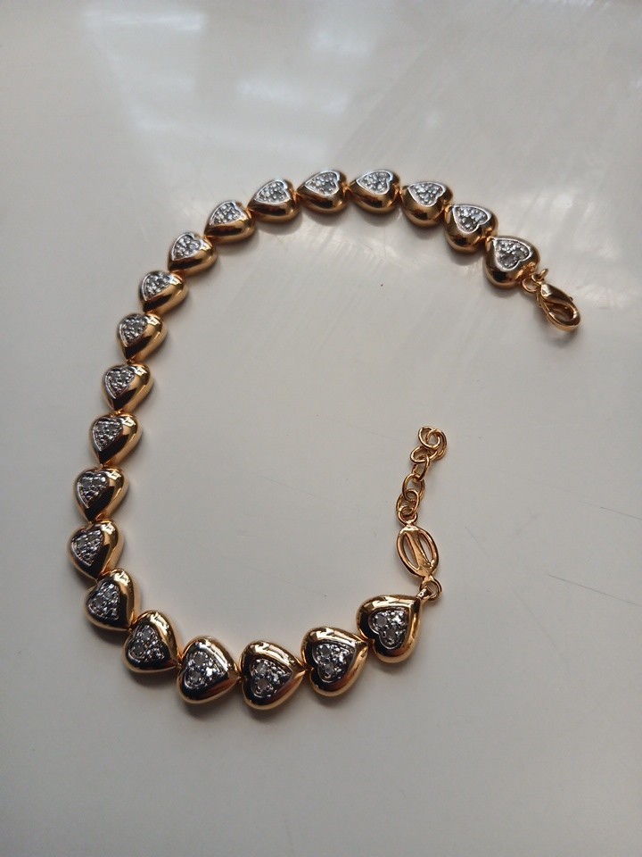 Womens 18k Yellow Gold Plated Diamond Hearts 7.5 inch Designer Bracelet