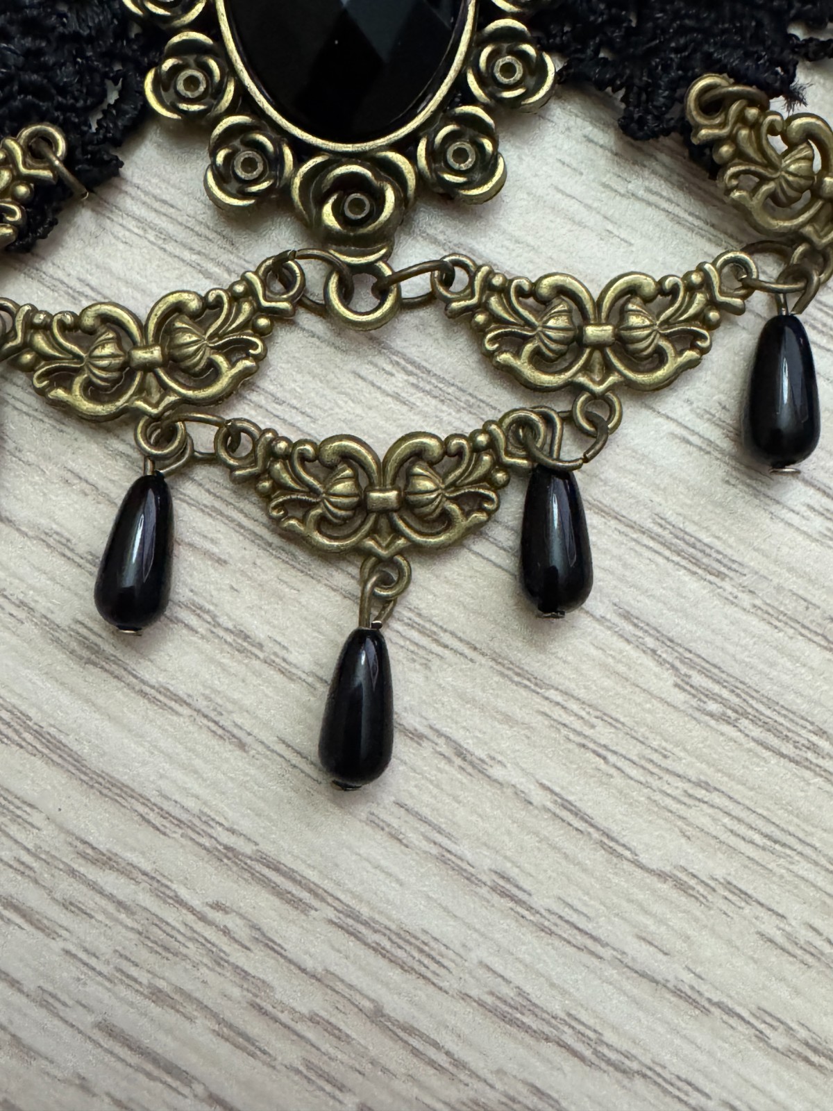 Gothic Black Lace Beaded Choker-Necklace, Victorian Look, Cosplay, Halloween