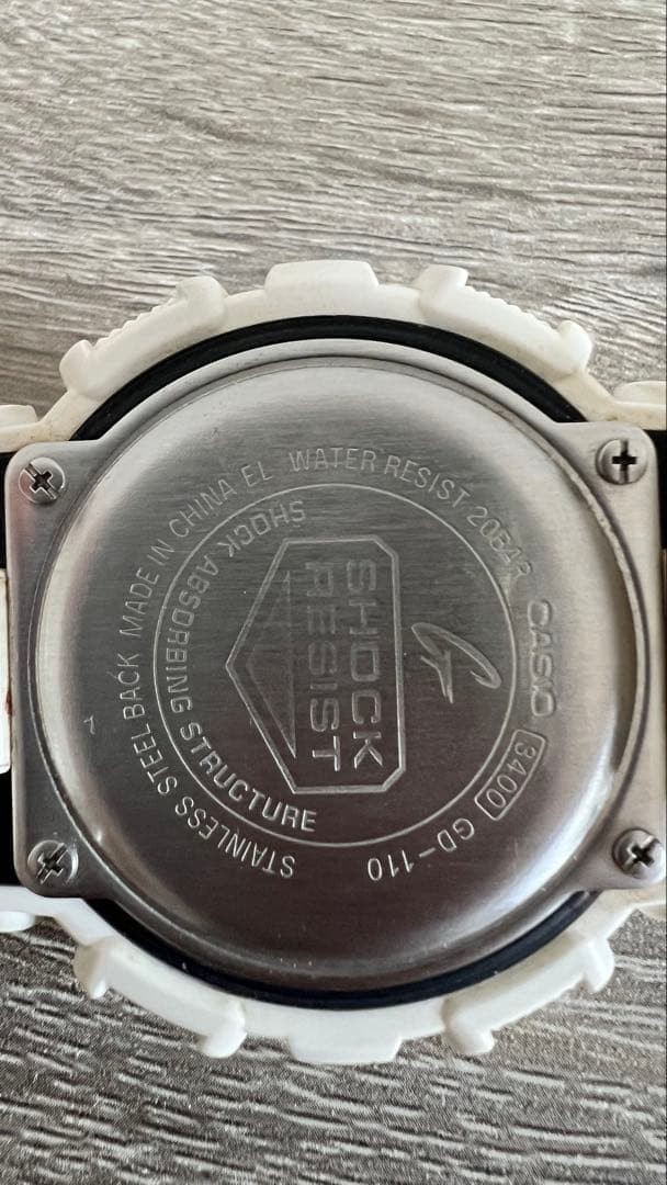 Excellent condition CASIO G-SHOCK white digital watch, 20 ATM water resistant.
