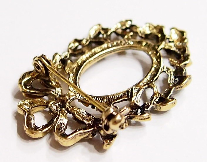 4 of 25x18mm Antique Gold Heart Wreath Pin/Brooch or Pendant Settings, Nice