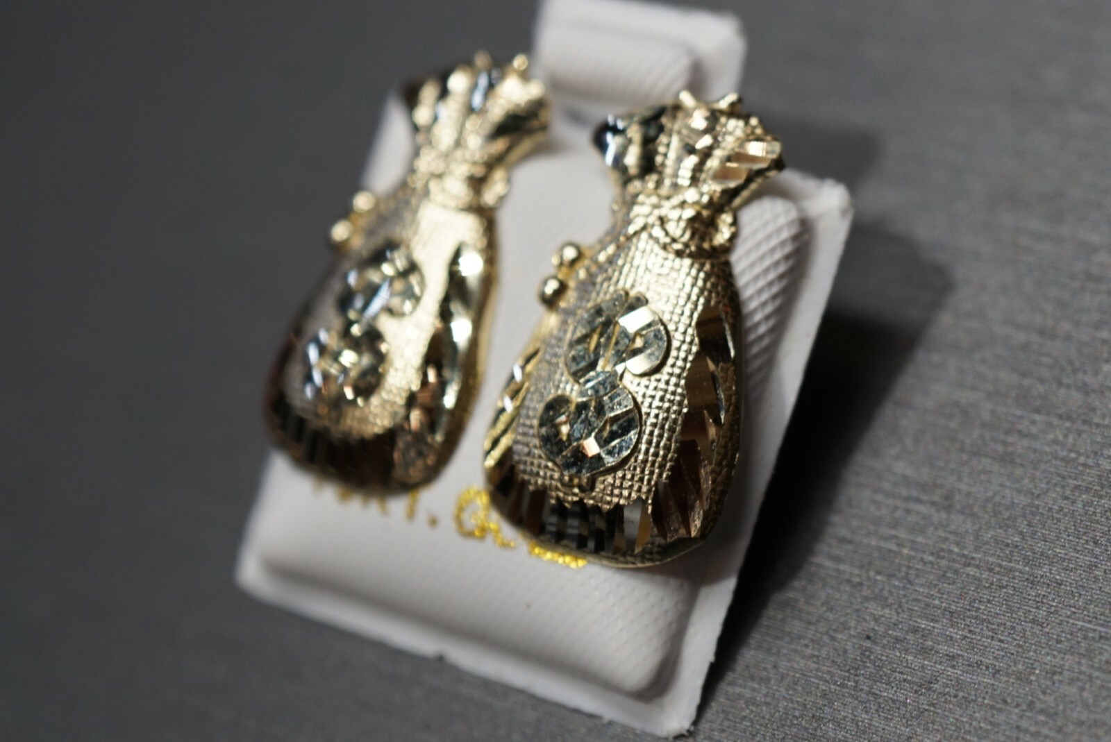 10K Solid Yellow Gold 0.75″ Diamond Cut Money Bag Stud Earrings.