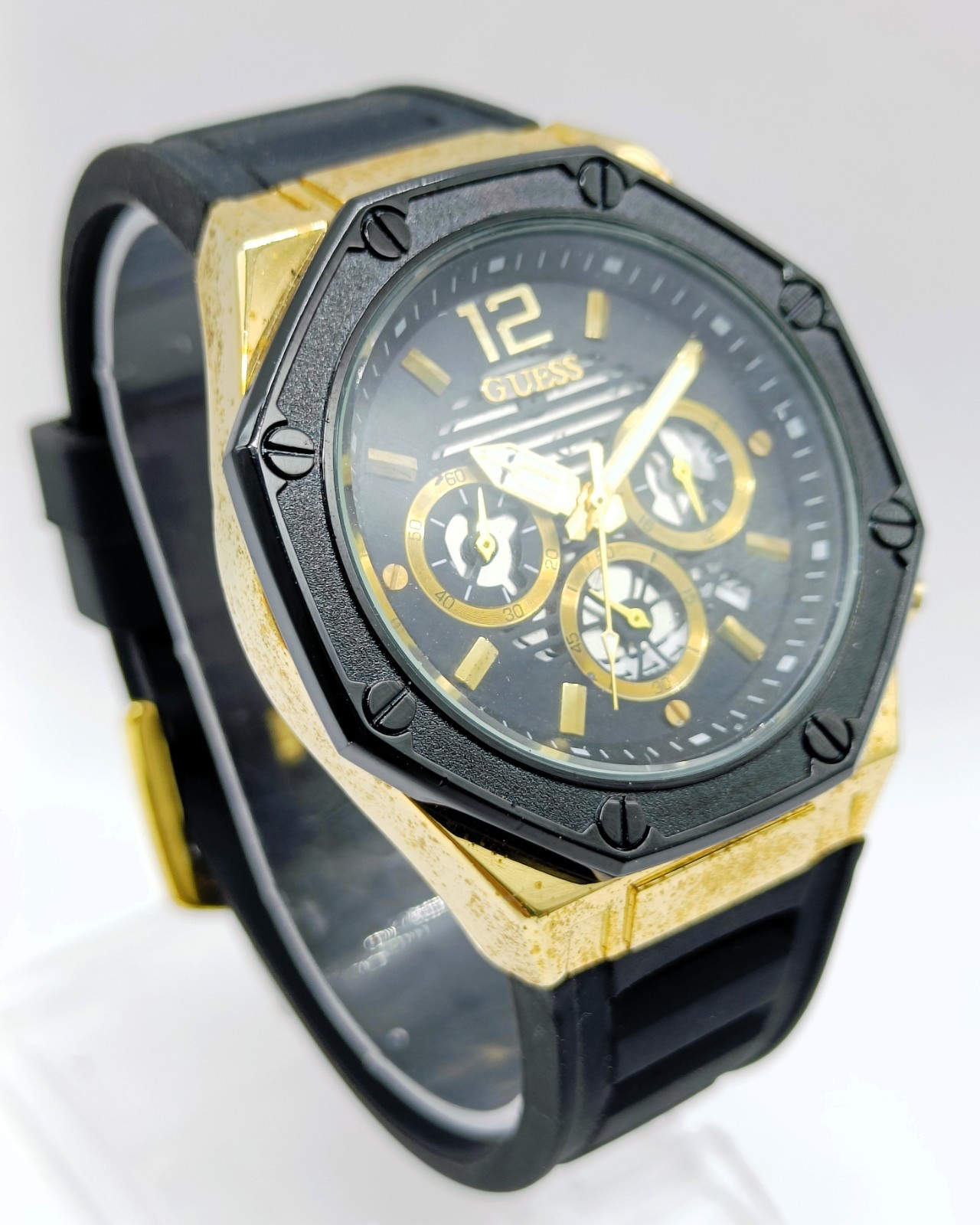 Beautiful Guess Chronograph Date Indicator Quartz Analog Men’s Wrist Watch