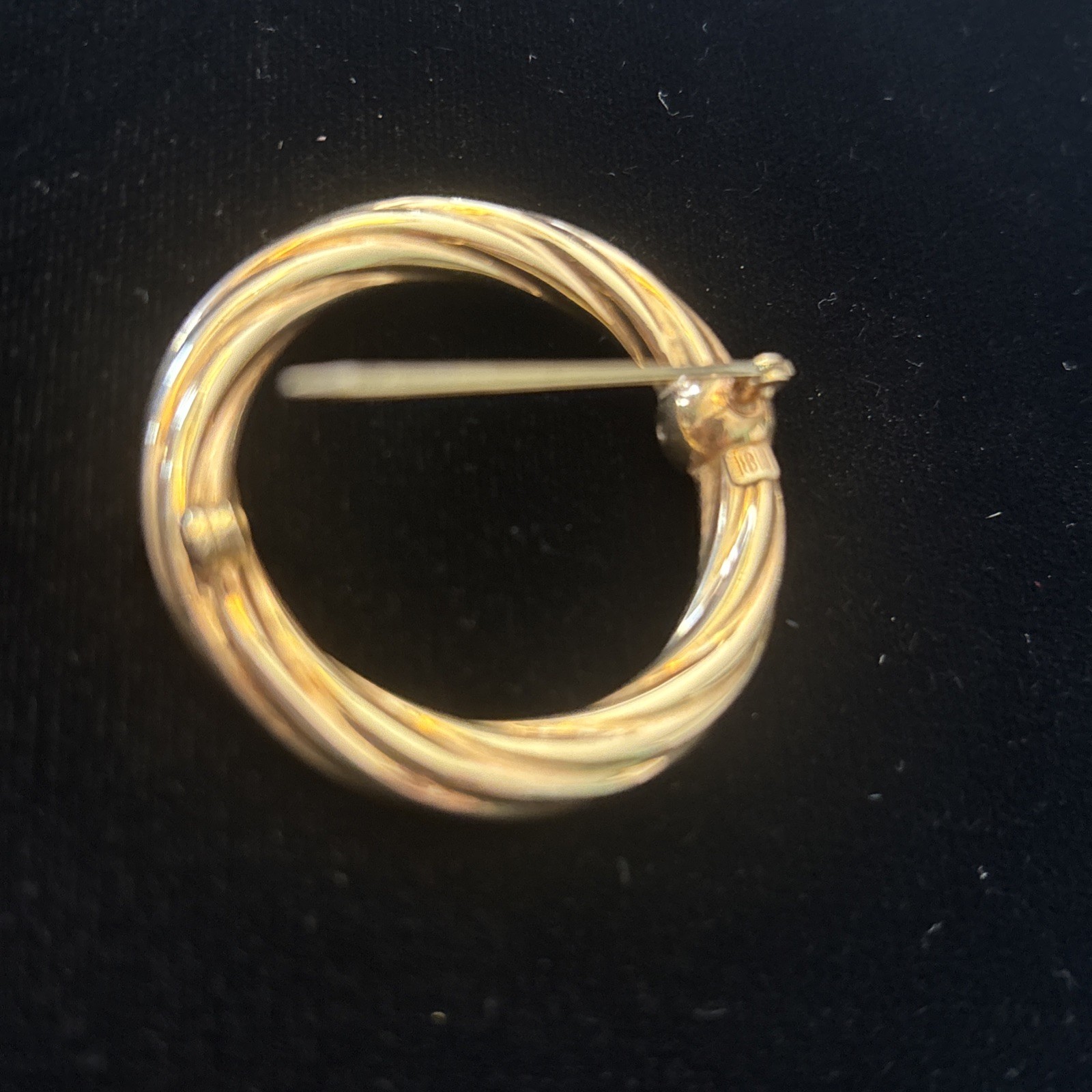 W E Richards Co twisted ribbon circle with ball pin. 1950’s 1/20 12k GF 4.54 g