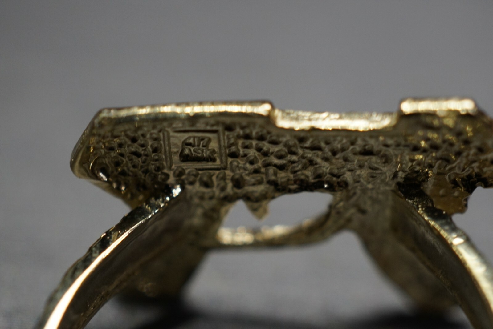10K Solid Yellow Gold Diamond Cut UZI Gun Ring. Size 7
