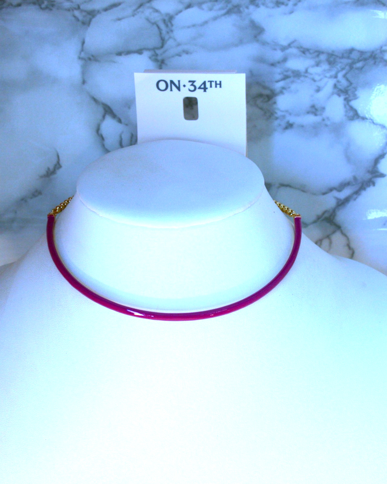 On 34th shiny Gold tone dark pink acrylic curved bar collar necklace 16″ + 2″