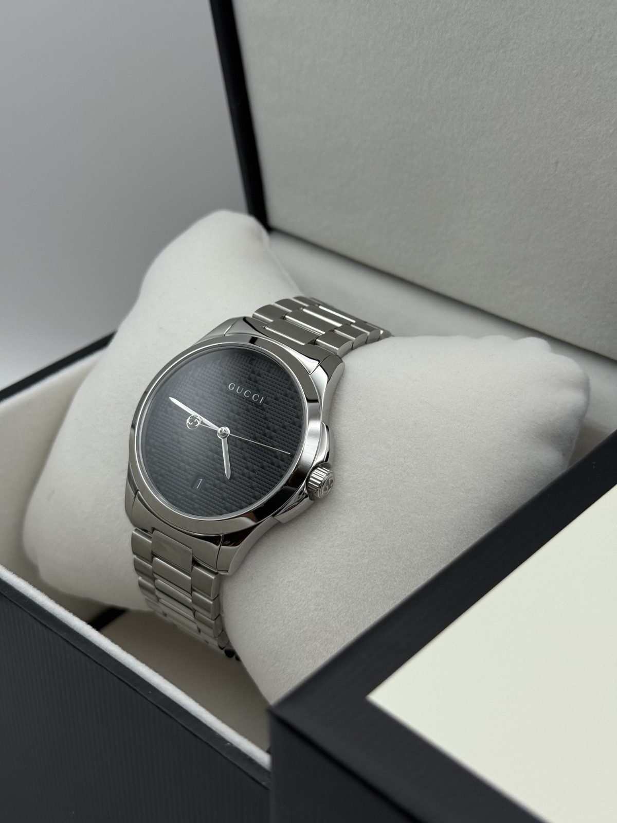 Versace VERD00318 Palazzo Empire white gold Stainless Steel Swiss Watch 43mm.