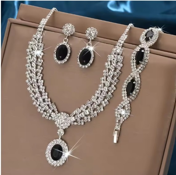 Elegant Bridal Jewelry Set – Necklace & Earrings