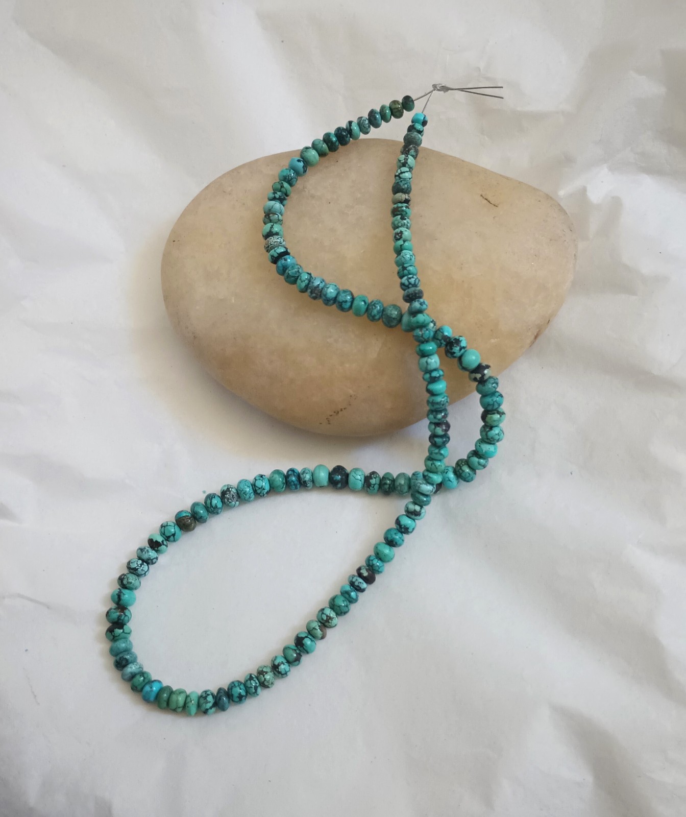 OLD STOCK, HI-GRADE CLOUD MOUNTAIN TURQUOISE 4-6MM RONDELLE BEADS- 17.75″- 2422E