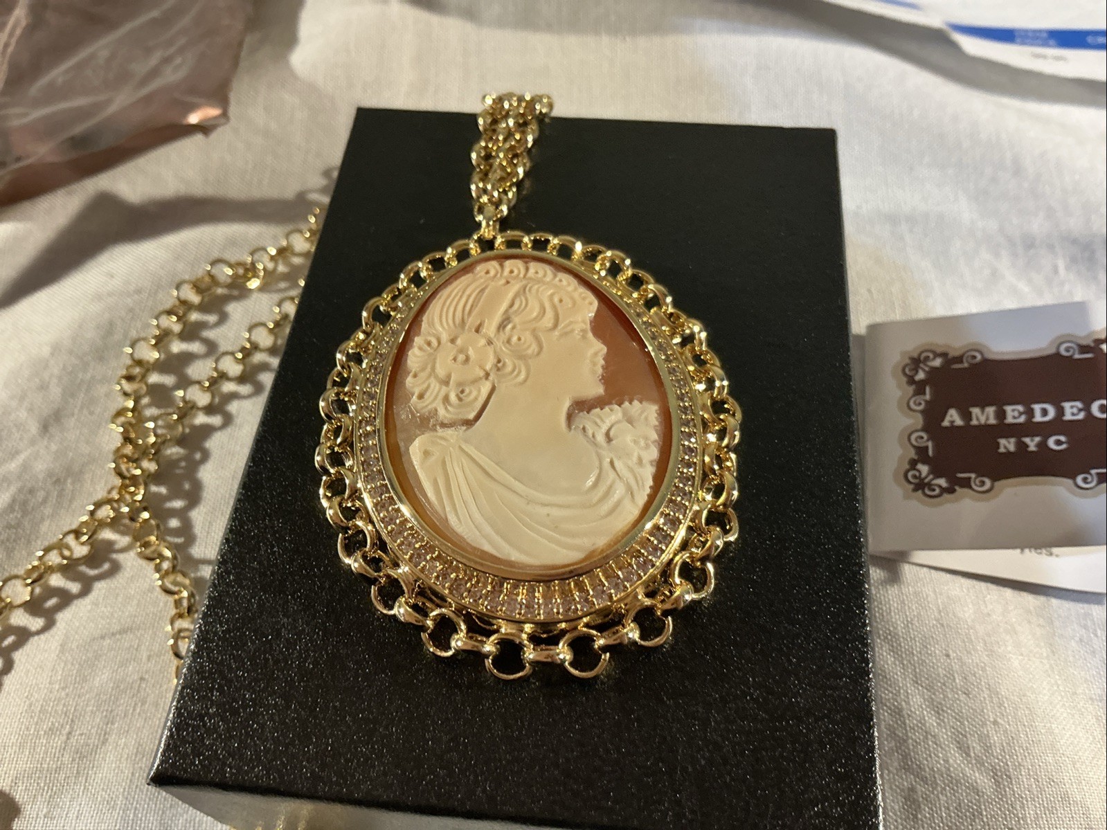 Amedeo NYC Cameo Necklace 21″ Fashion Costume Jewelry Lobster Clasp Cable NIB