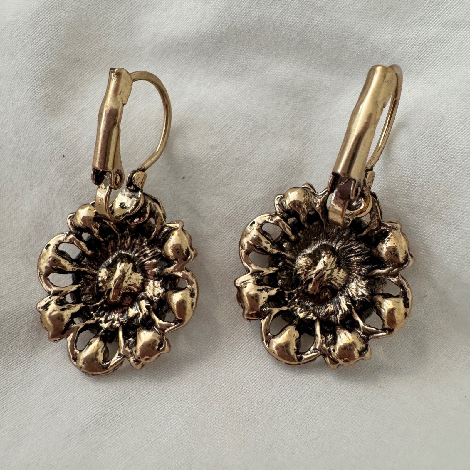 Vintage Style Fuchsia Pink Crystal Drop Earrings Antique Gold Tone Lever Back