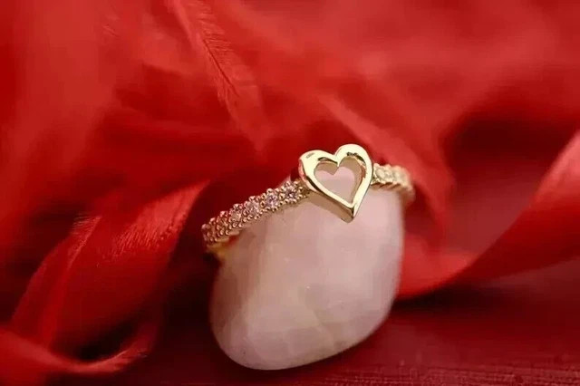 Women’ Engagement Ring 0.90Ct Round Cut 14K Yellow Gold Plated Lab Grown Diamond