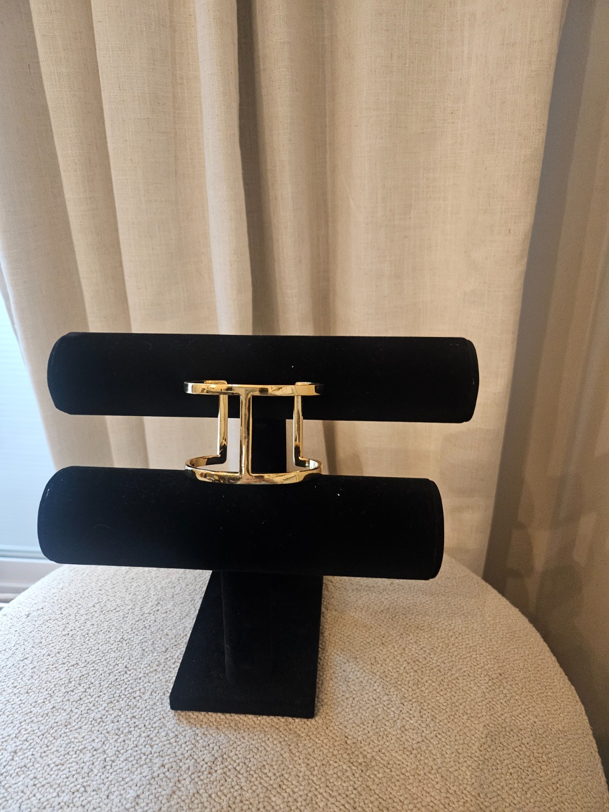 Vince Camuto bracelet pre-owned, gold tone modern statement piece. Simple, Bold