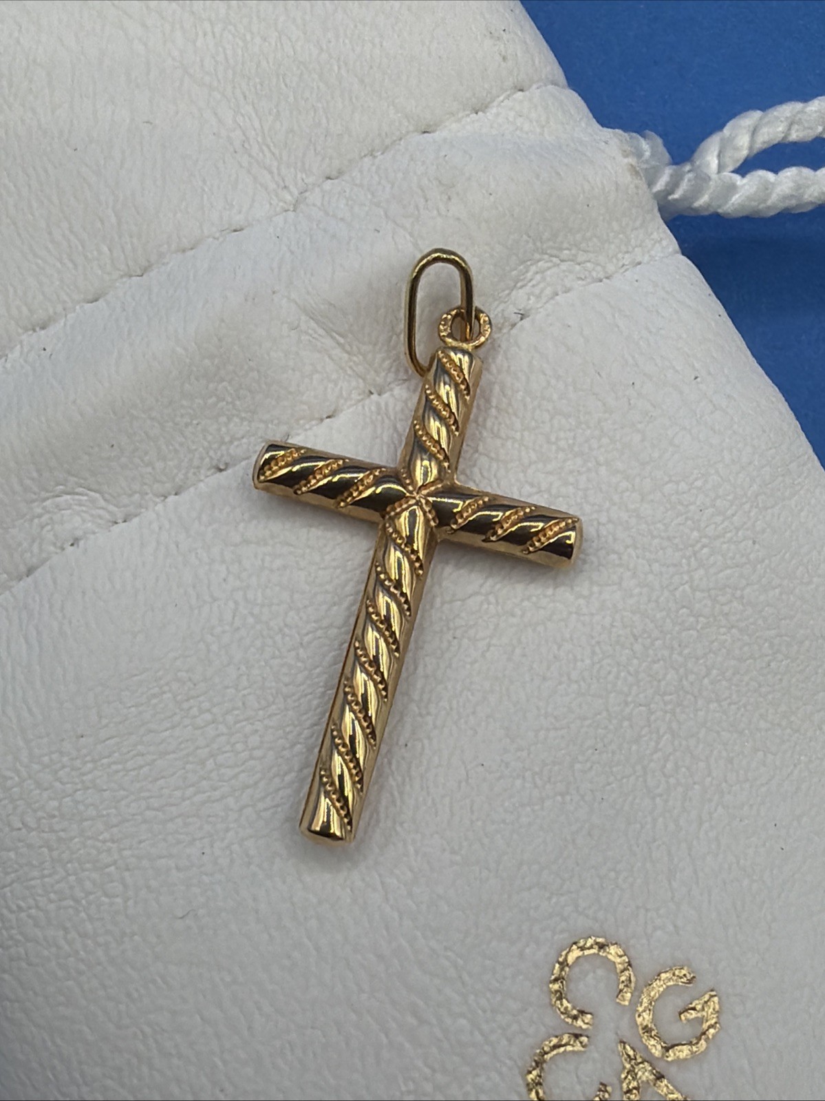 Charles Garner 18K Gold Twist Cross Pendant 0.65g